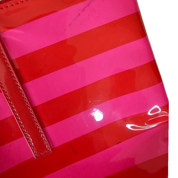 Kate Spade New York Patent Leather Pammy Tote with Cosmetic bag. - Picture 6 of 9